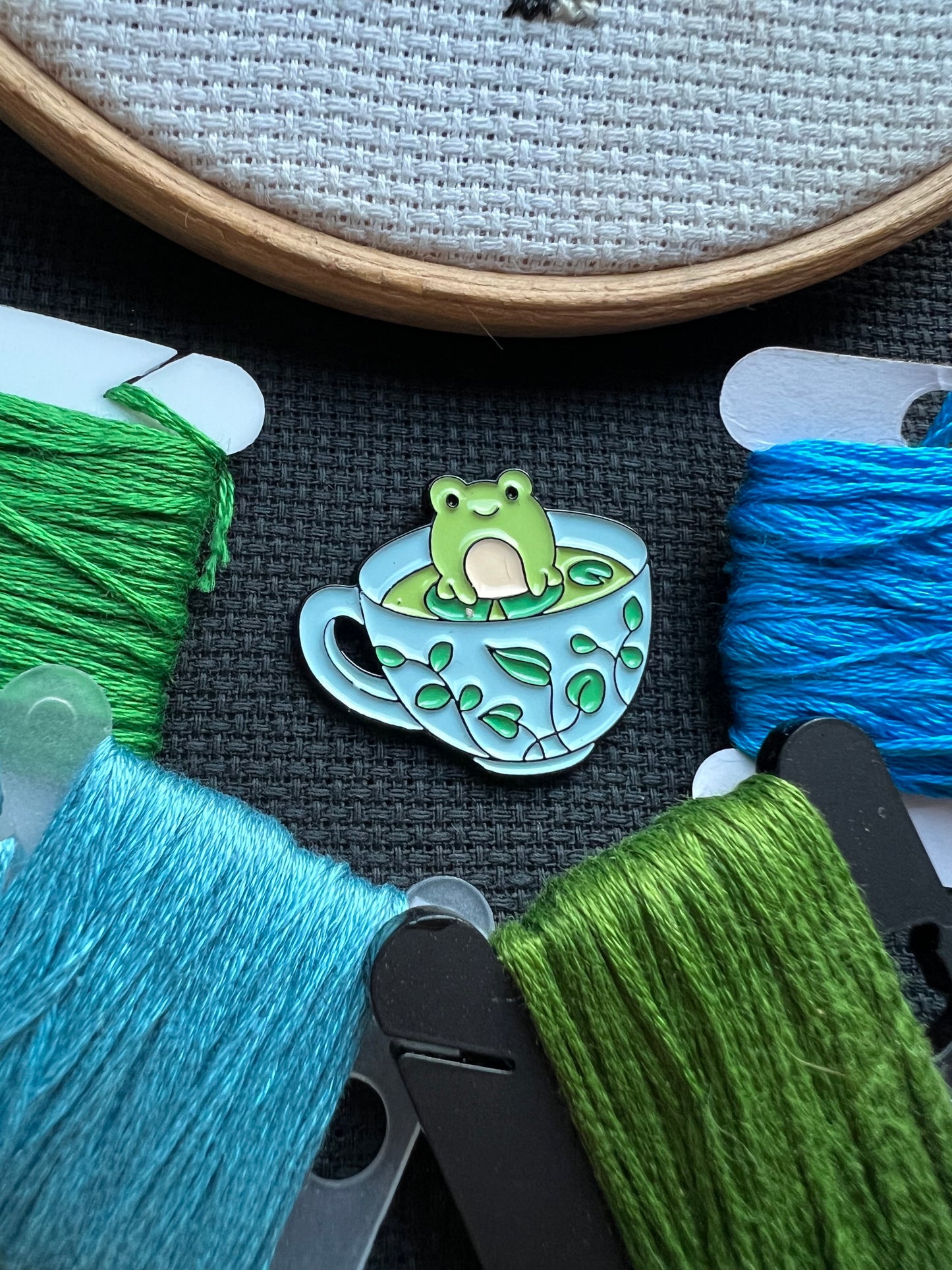 Frog in a Cup magnetic needle minder