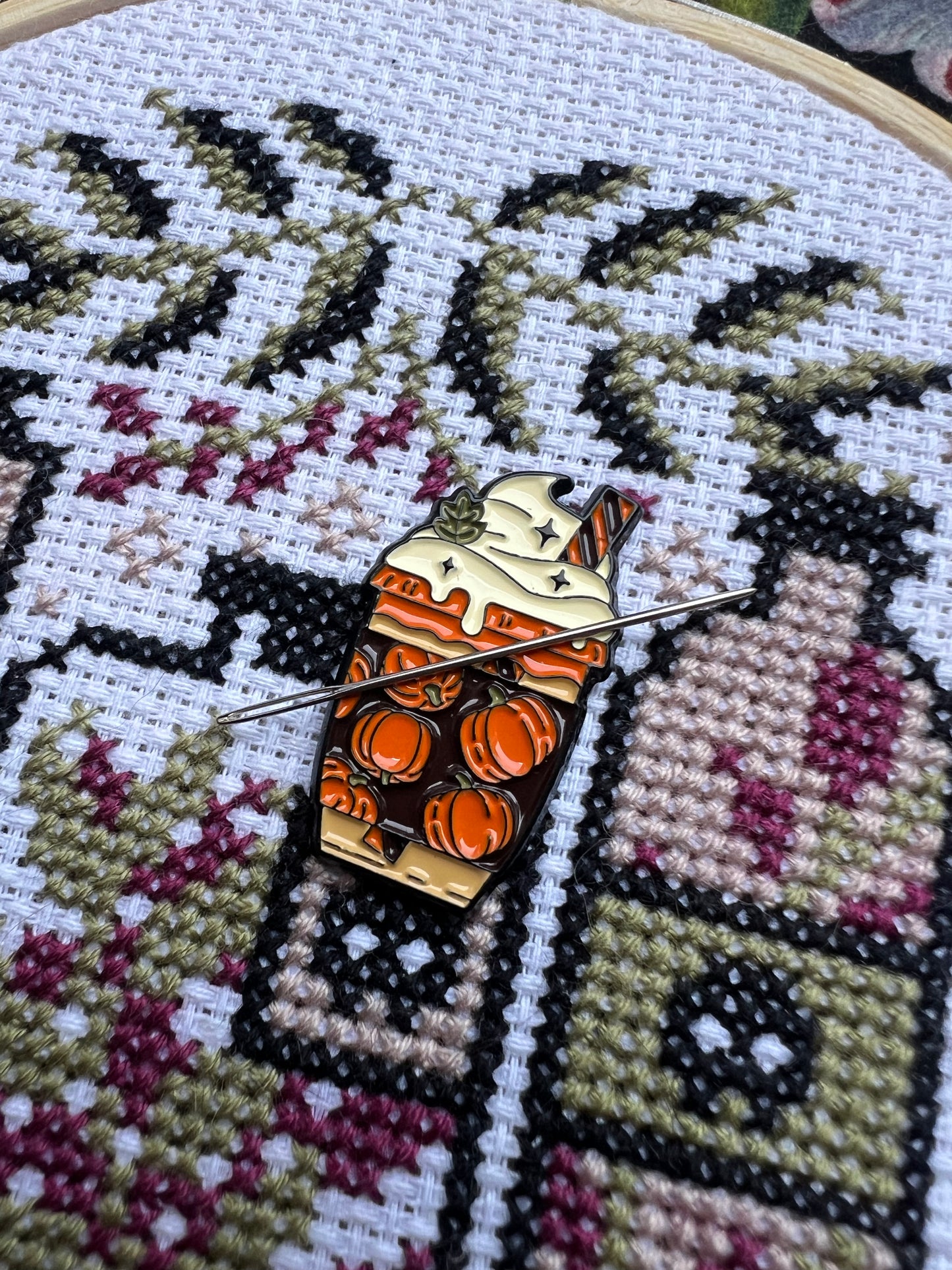 Pumpkin Latte magnetic needle minder