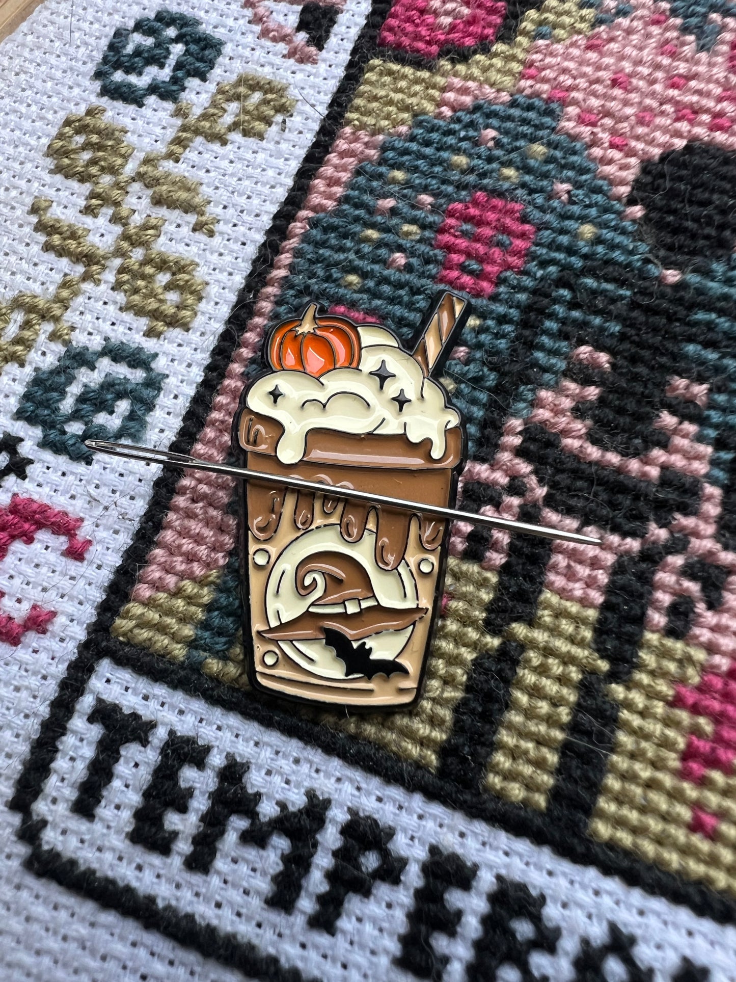 Witches Brew magnetic needle minder
