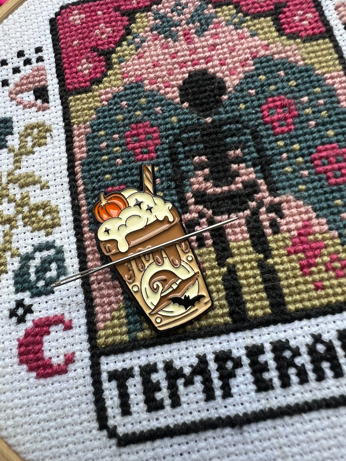 Witches Brew magnetic needle minder