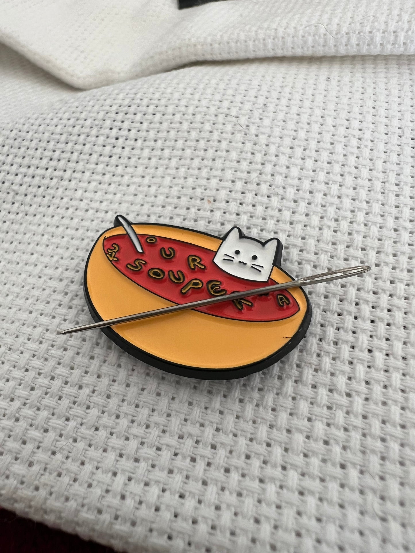 Soup Cat magnetic needle minder