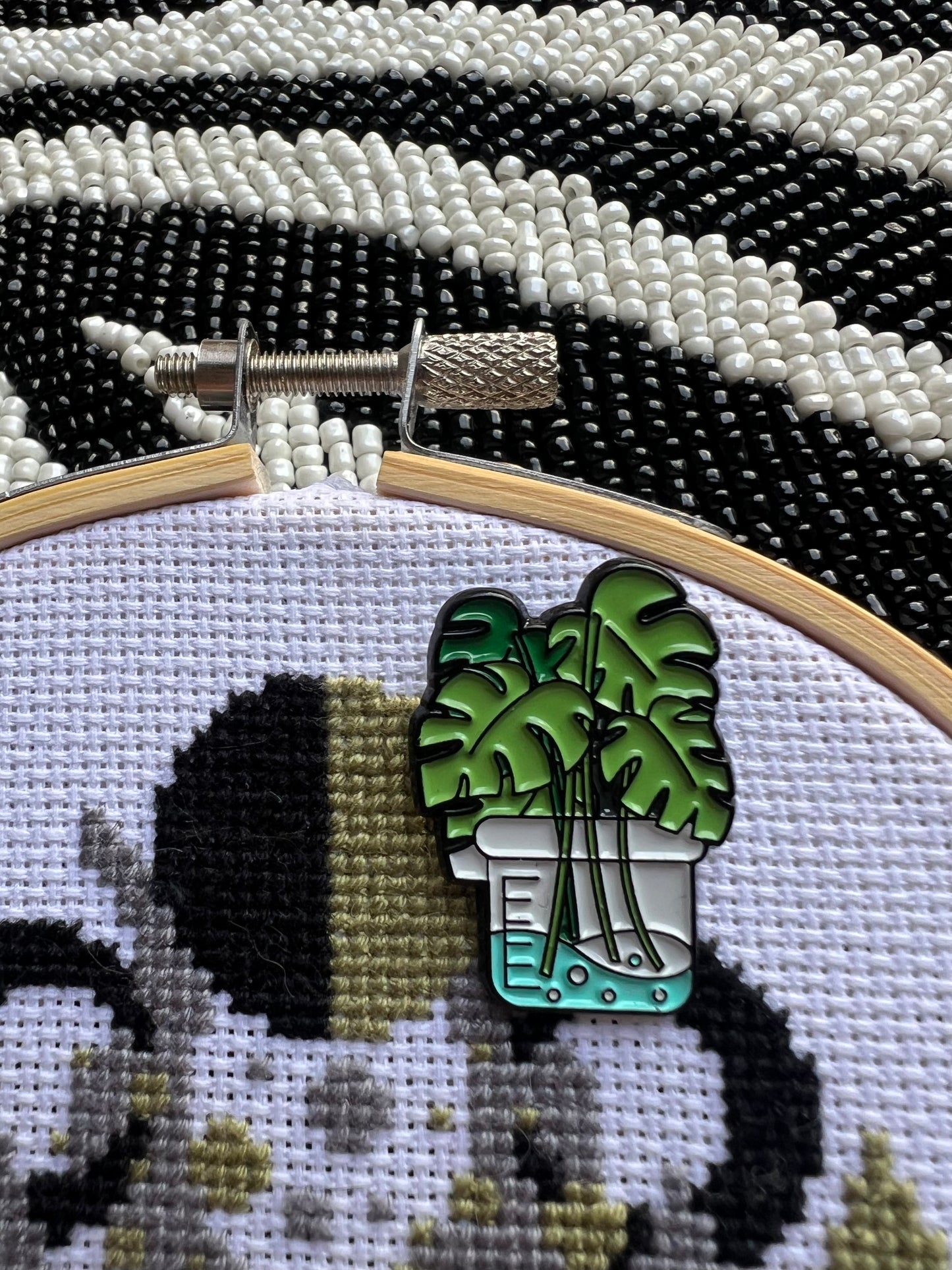 Monstera magnetic plant needle minder