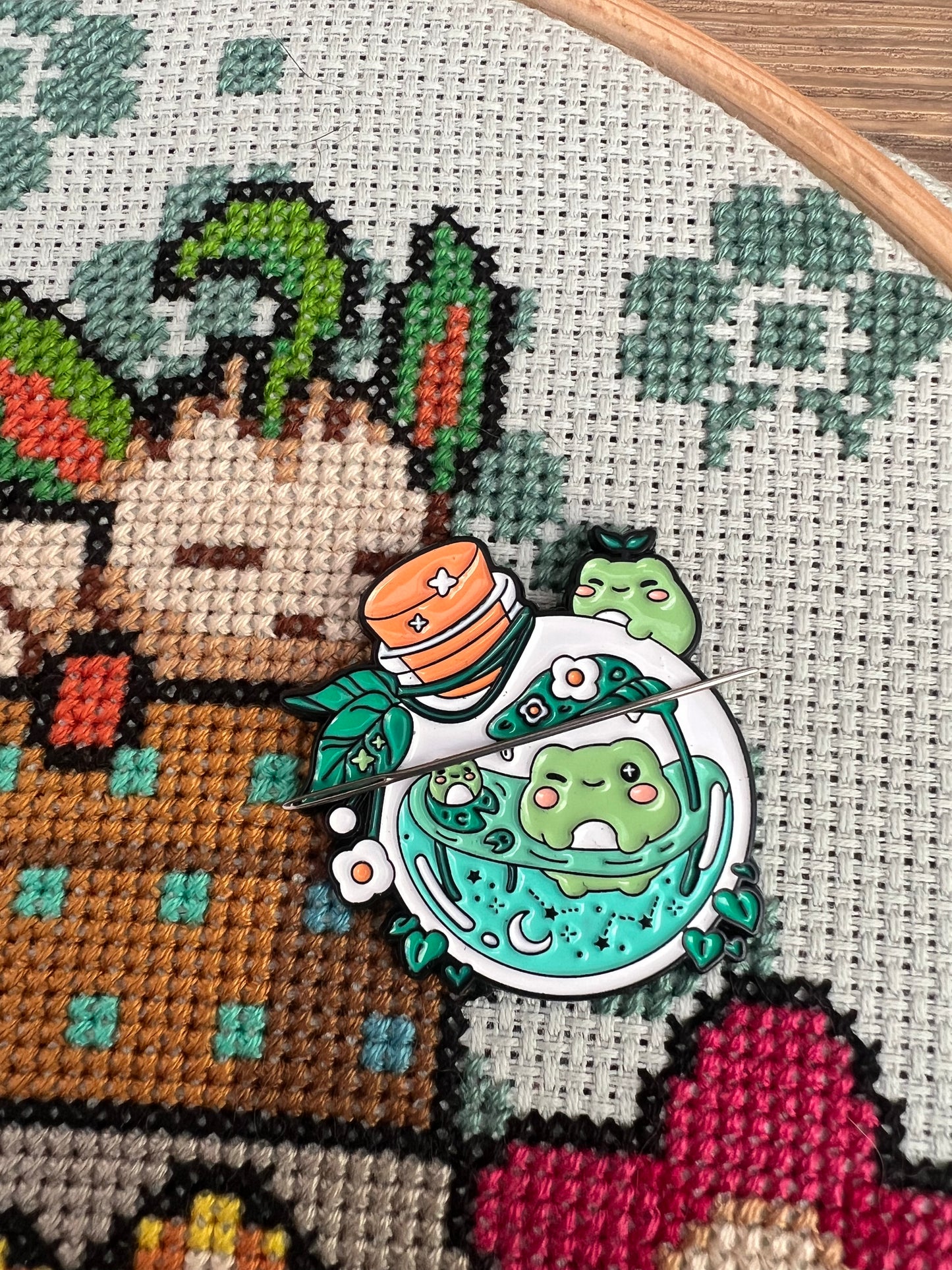 Frog Potion magnetic needle minder