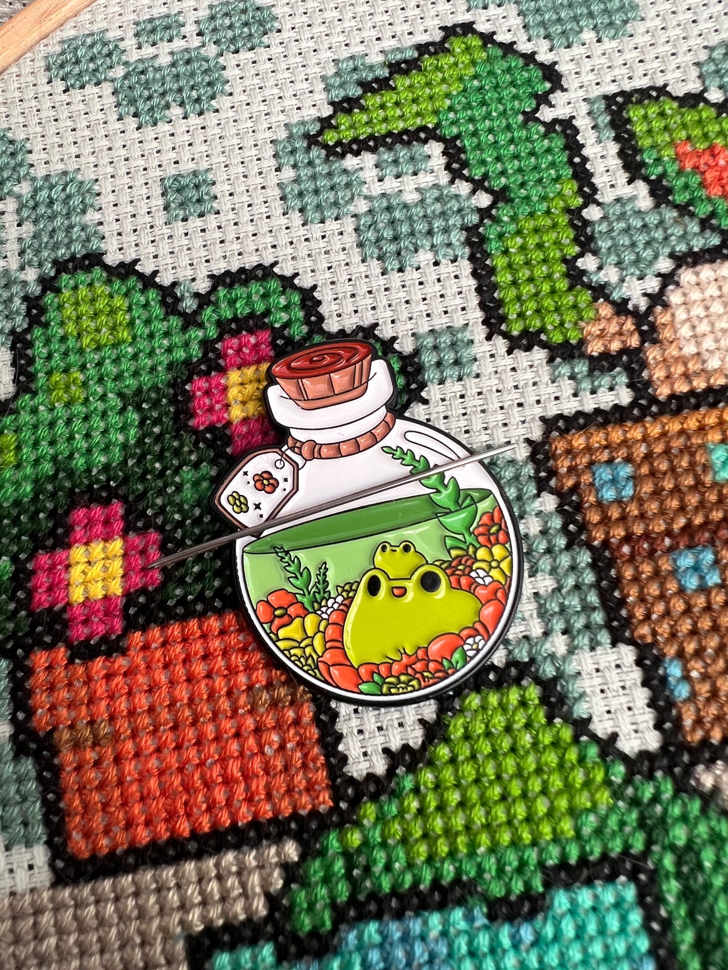 Frog Potion magnetic needle minder