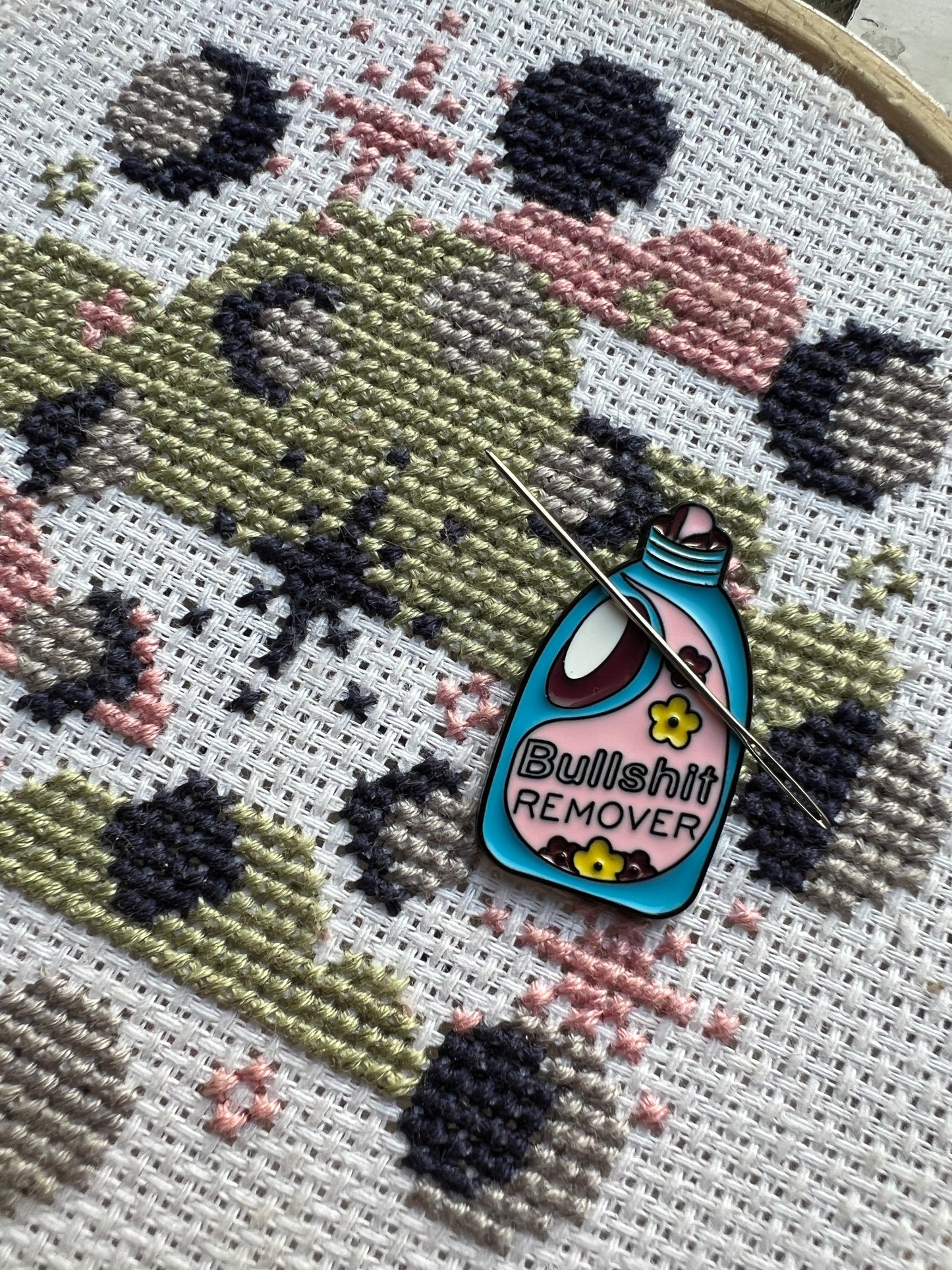 Bullsh*t Remover magnetic needle minder