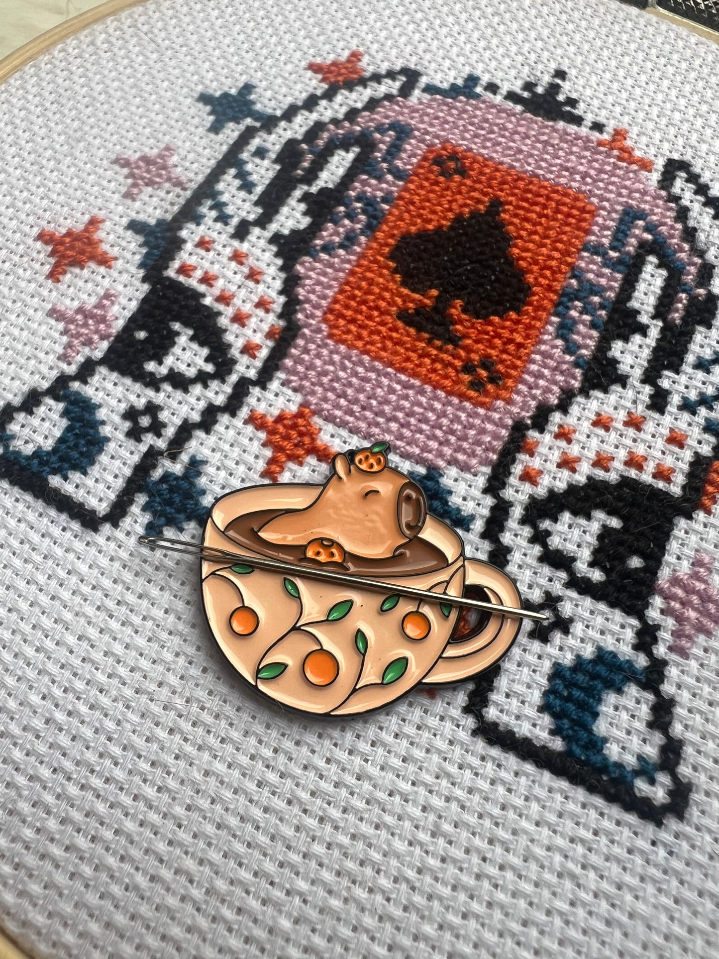 Capybara in a Cup magnetic needle minder