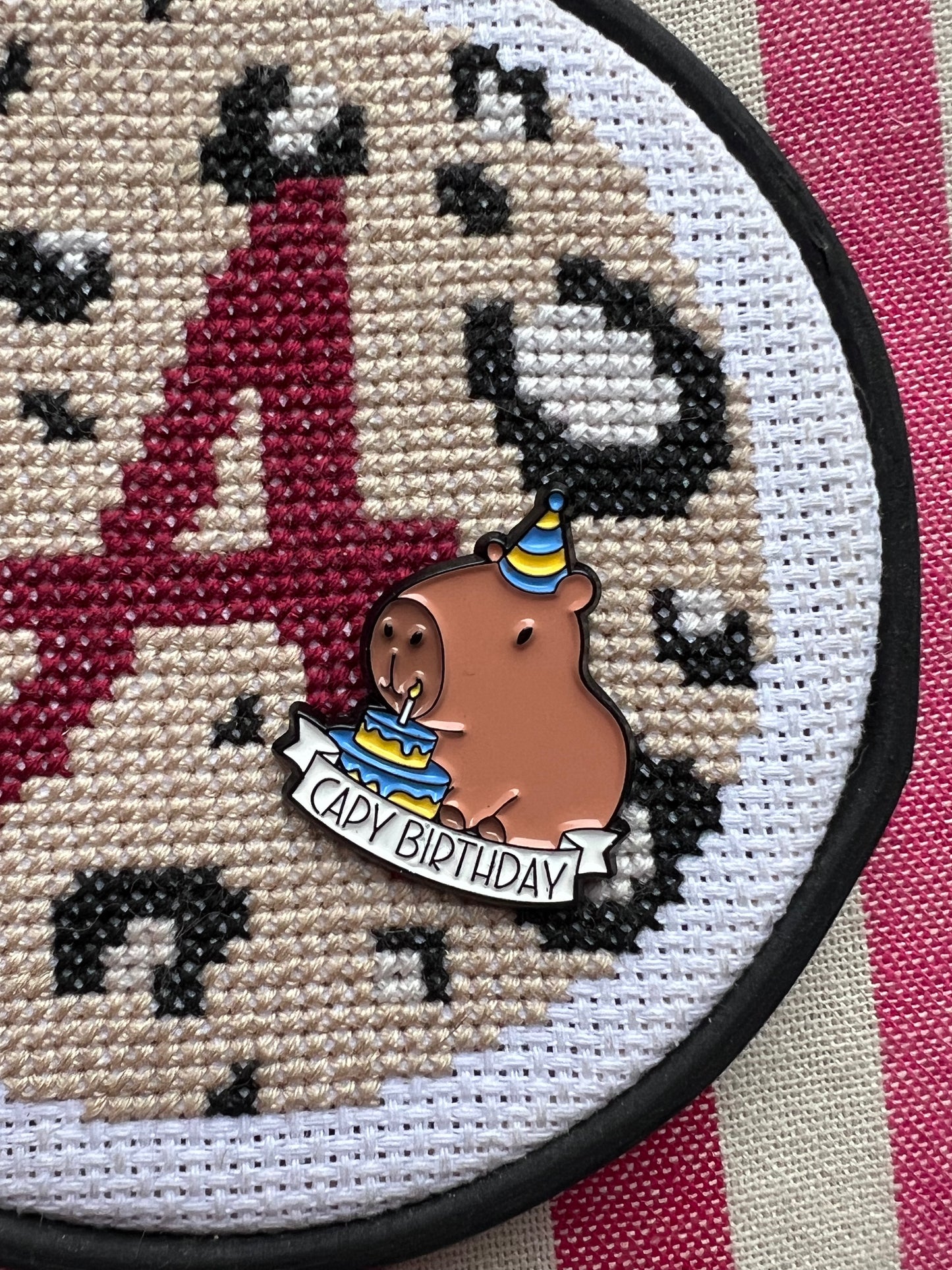 Capy birthday magnetic needle minder