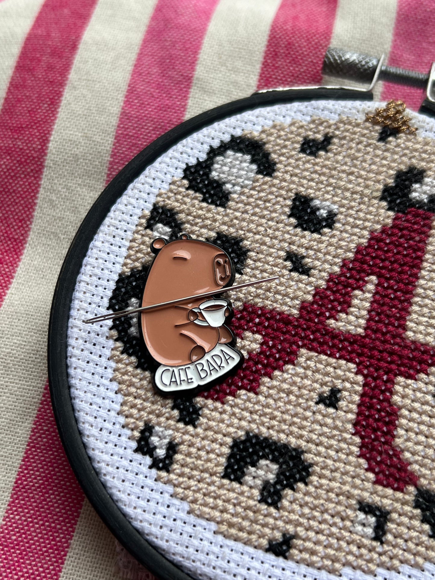 Cafe bara magnetic needle minder