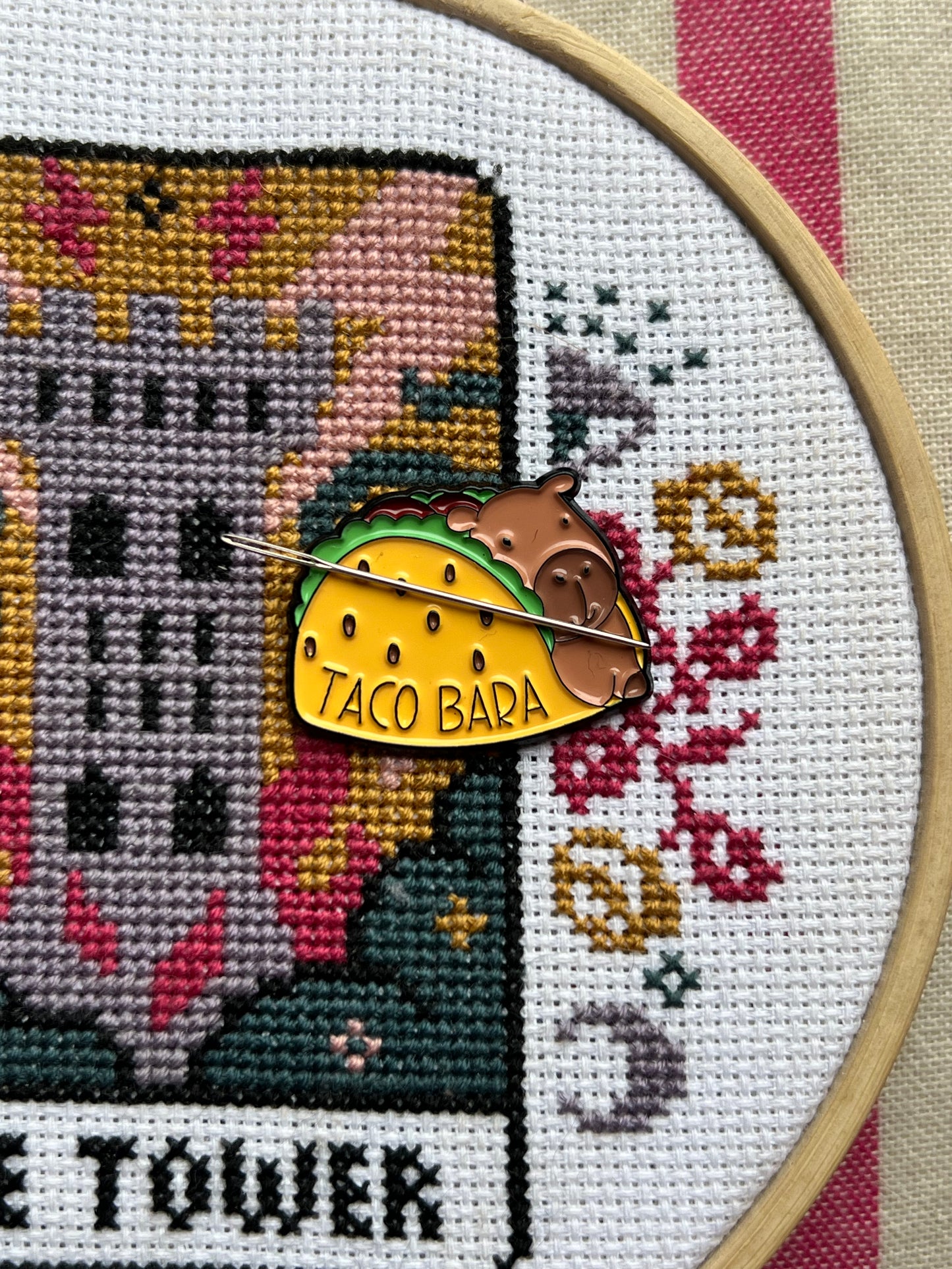 Taco bara magnetic needle minder