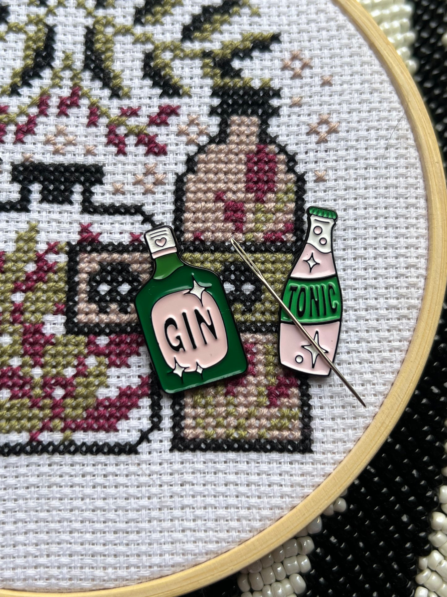 Gin and tonic magnetic needle minders