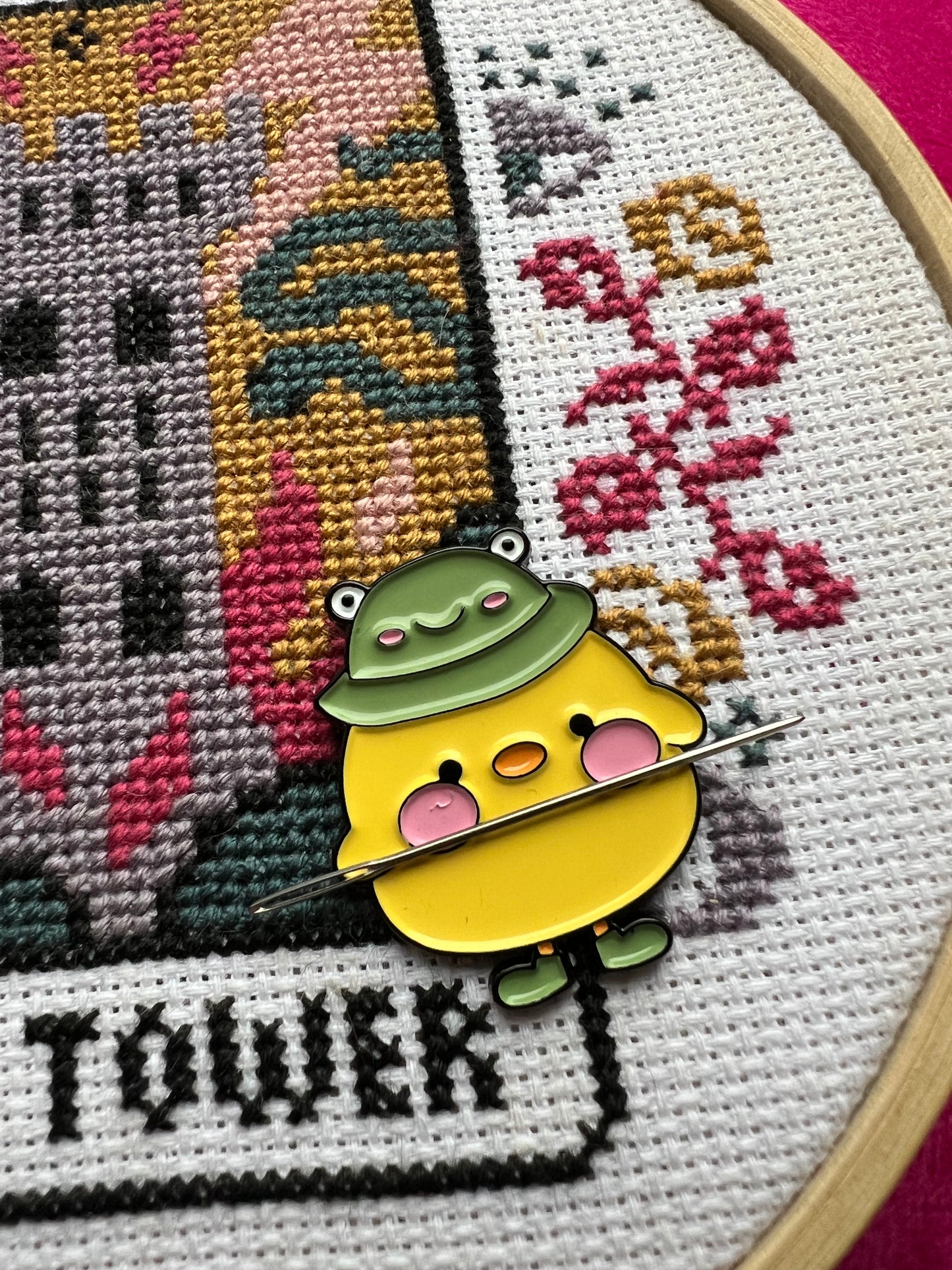 Incognito chick magnetic needle minder