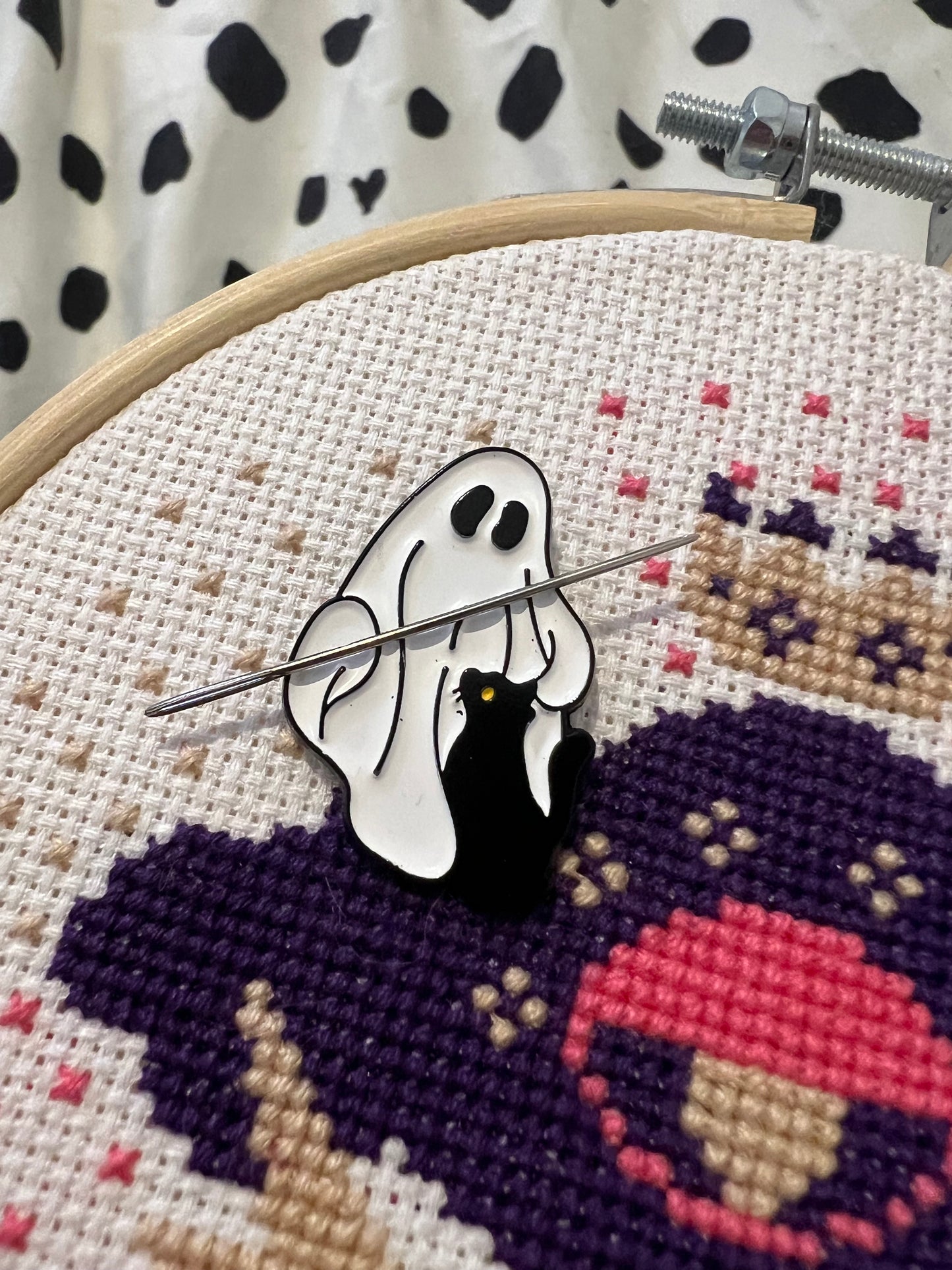 Ghost Cat 5 magnetic needle minder