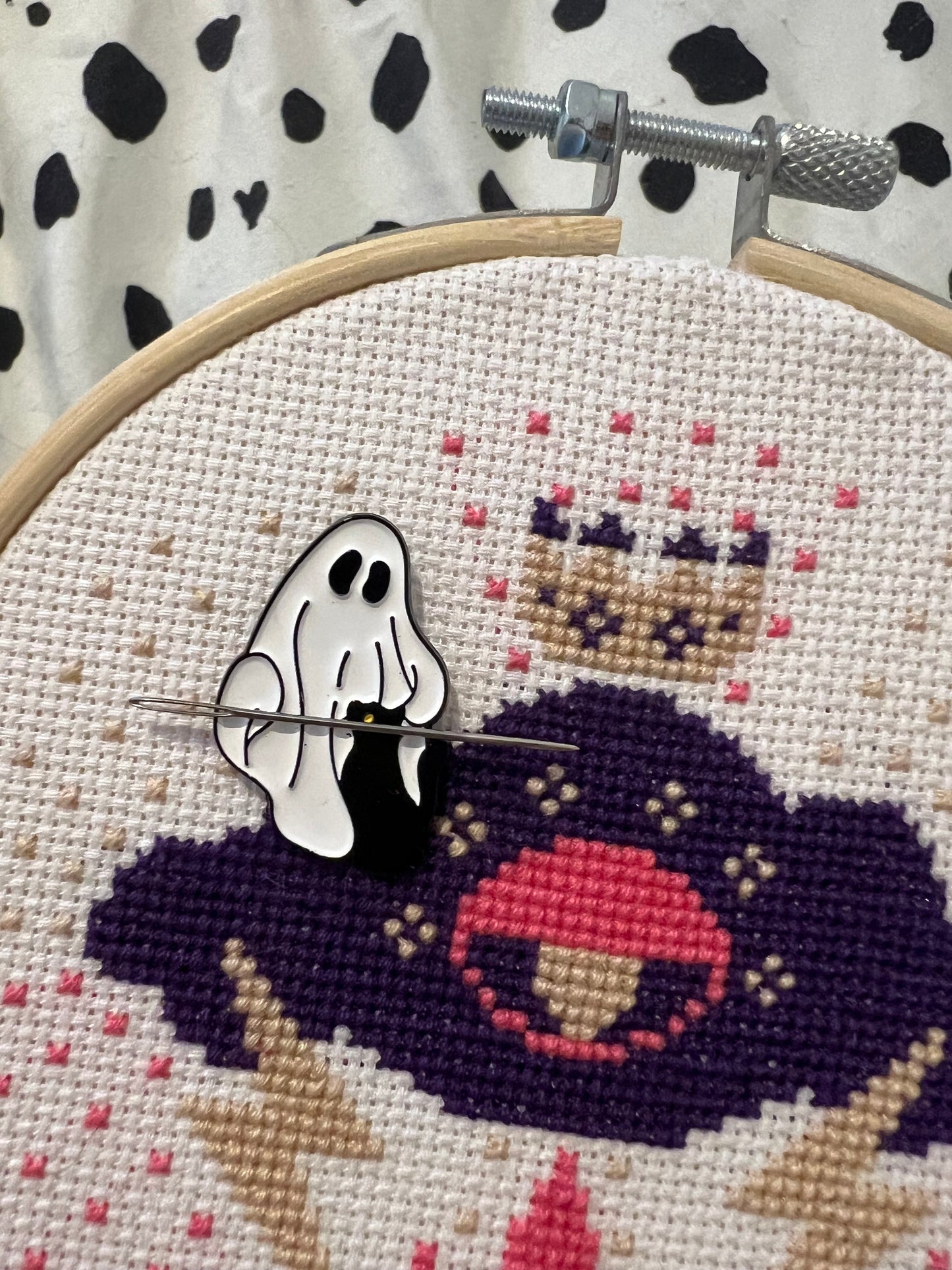 Ghost Cat 5 magnetic needle minder