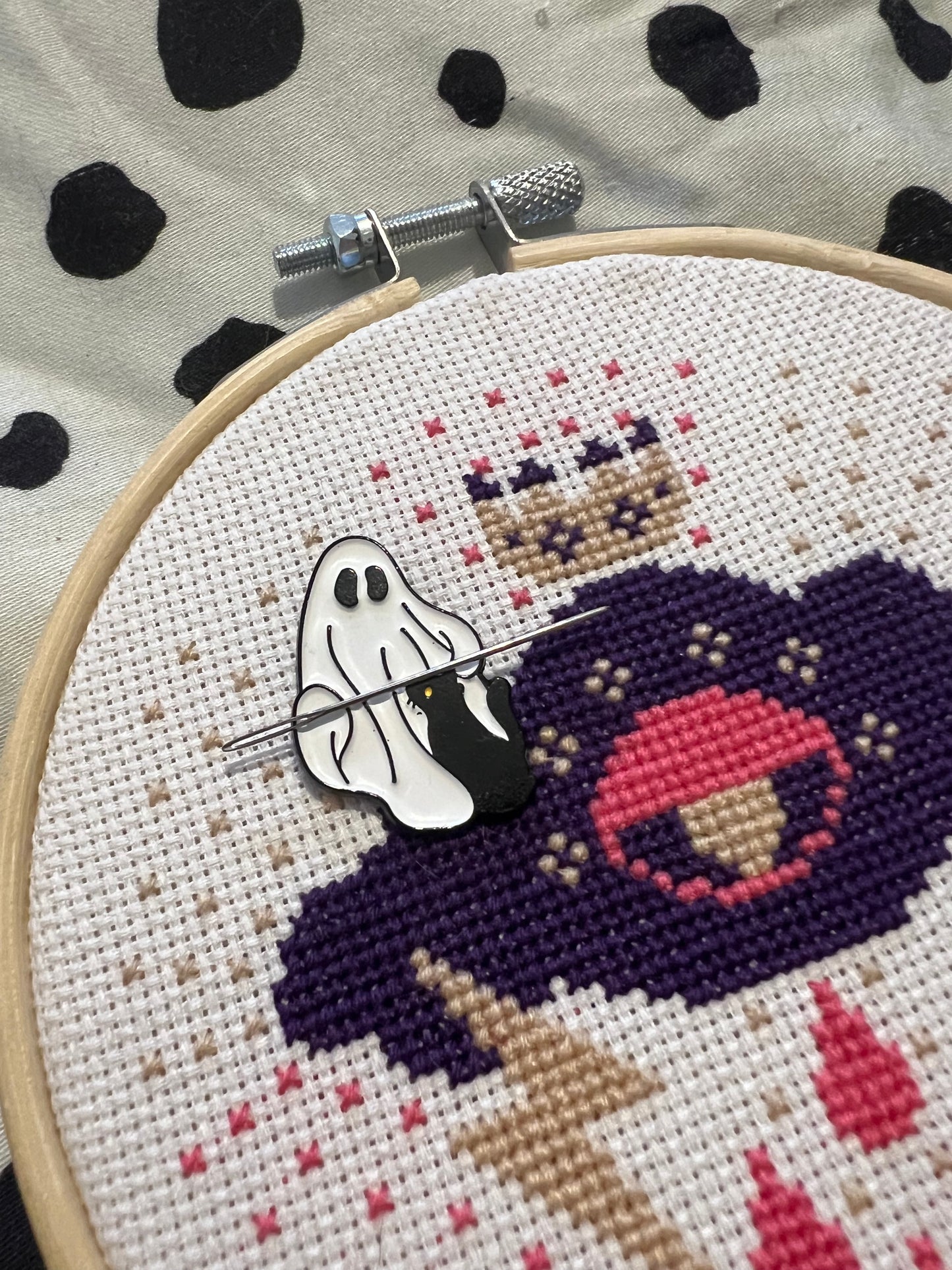 Ghost Cat 5 magnetic needle minder