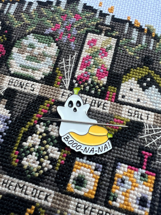 Booo-Na-Na magnetic needle minder