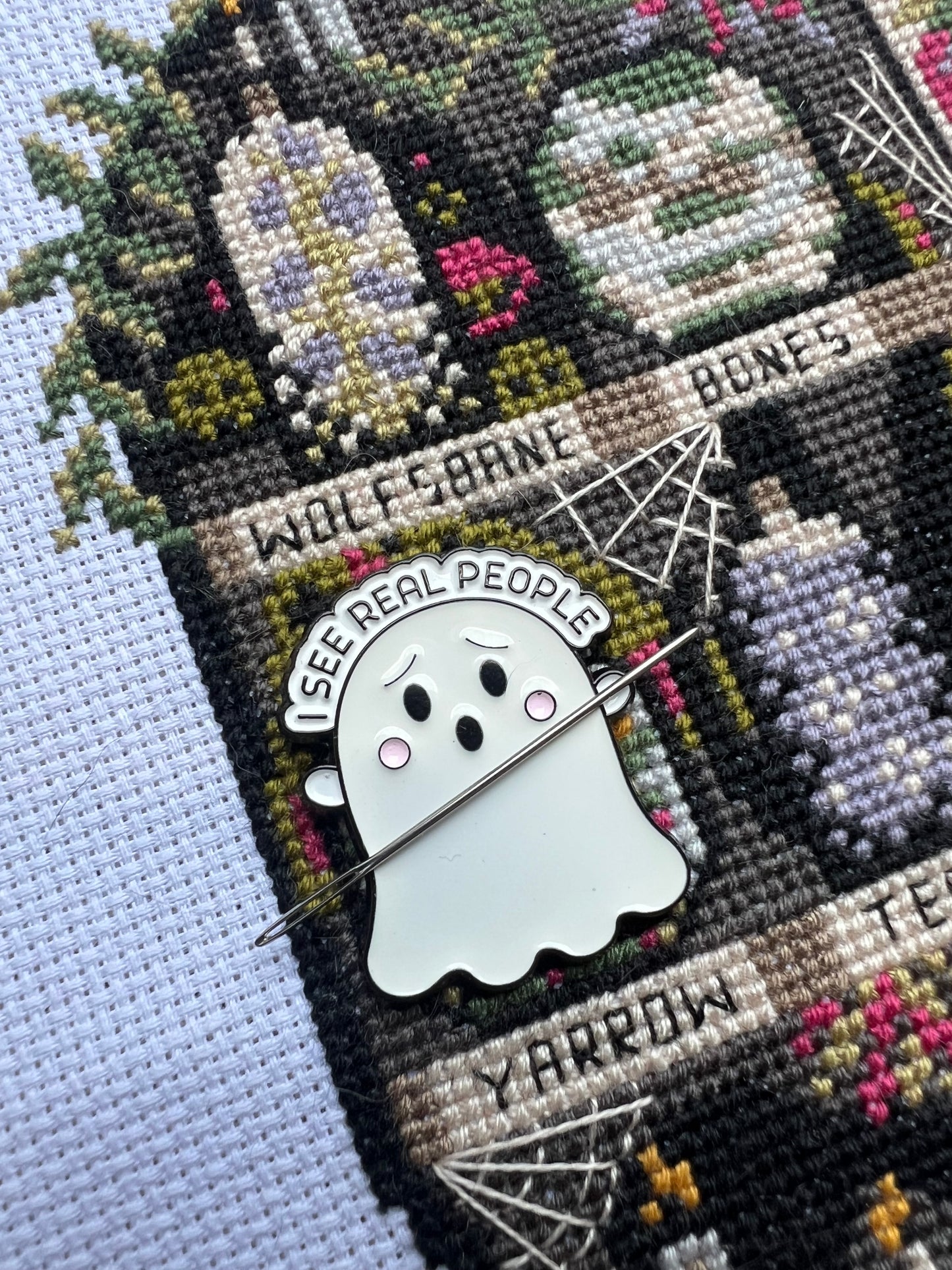 I See Real People magnetic needle minder