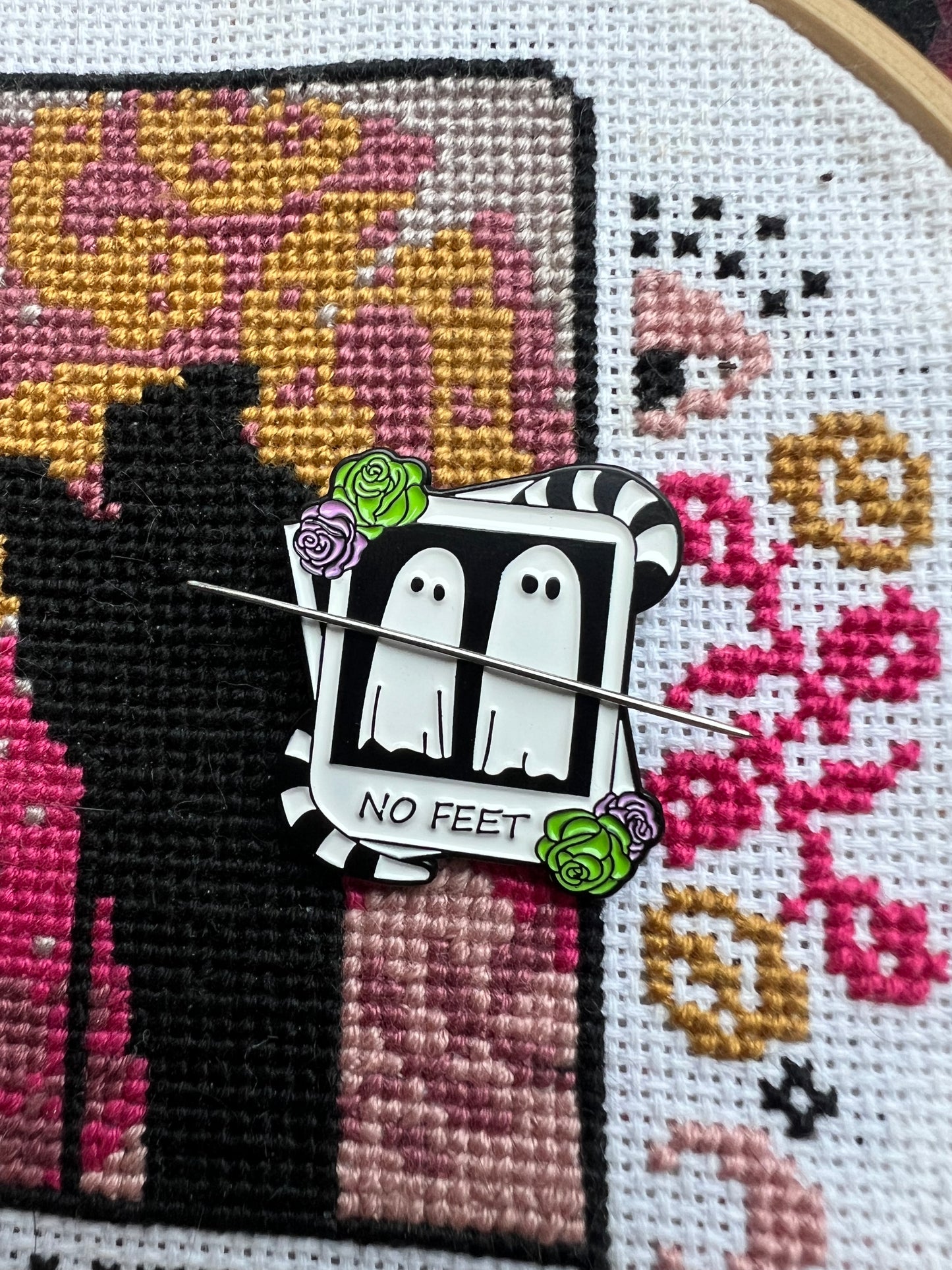 No Feet magnetic needle minder