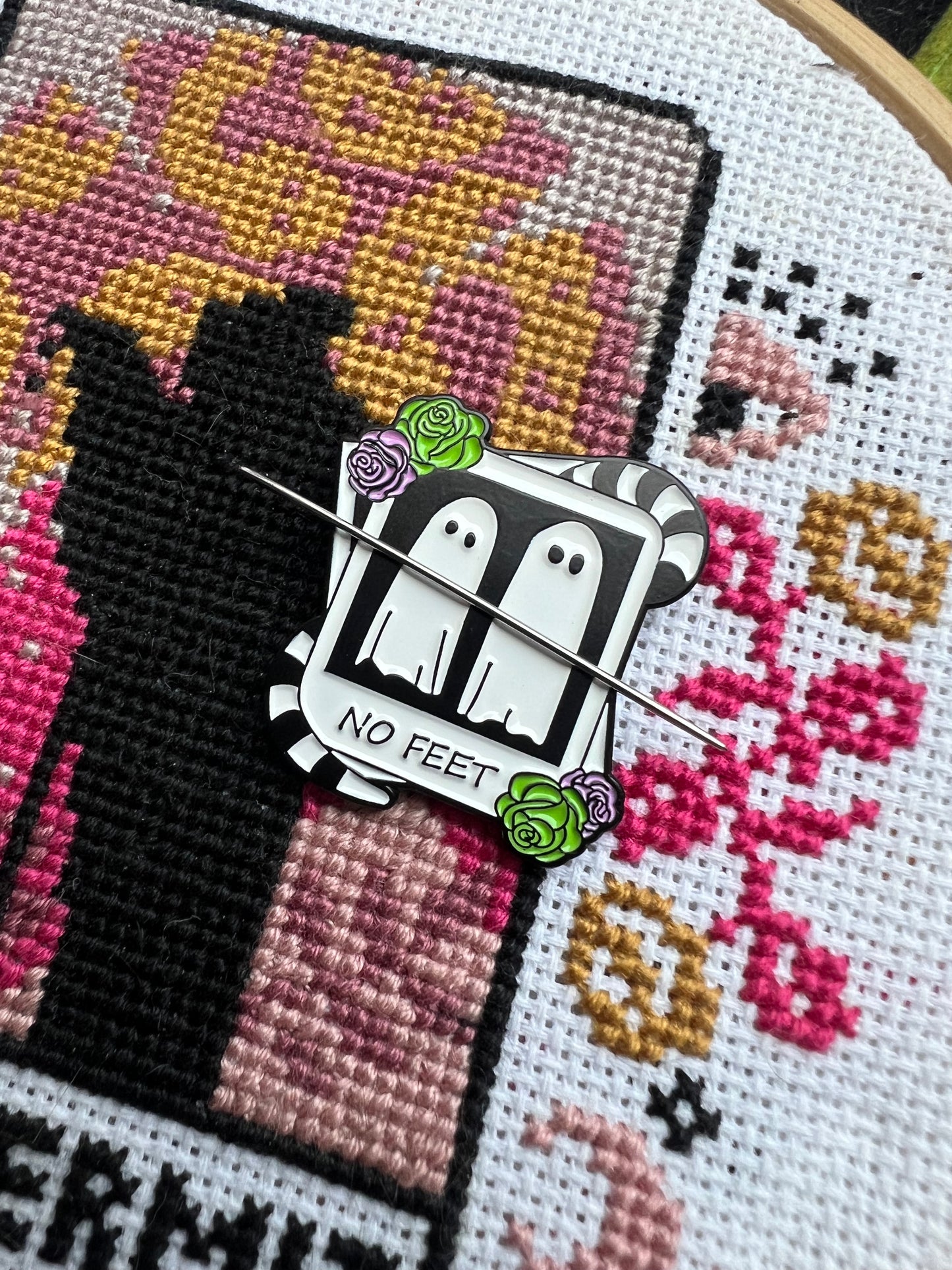 No Feet magnetic needle minder