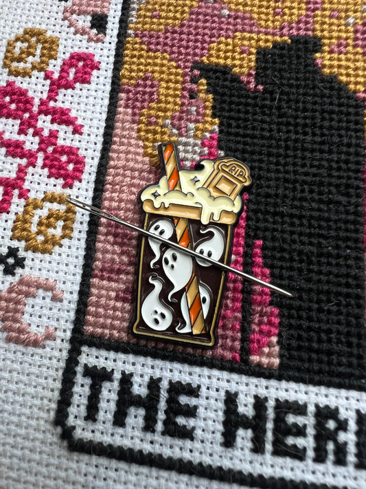 Spooky Sipper magnetic needle minder