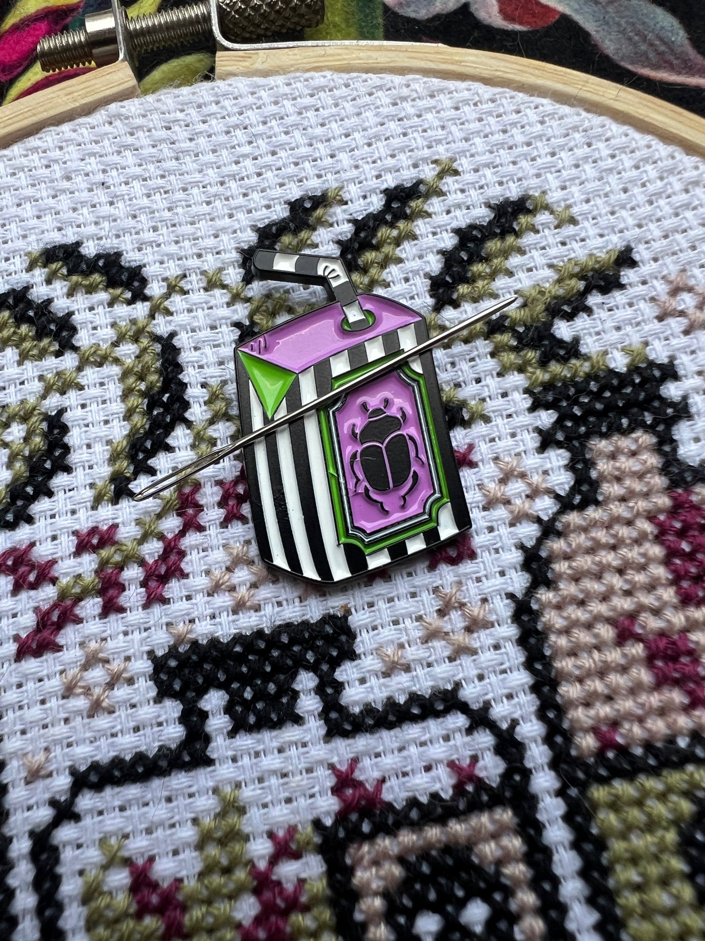 Beetlejuice magnetic needle minder