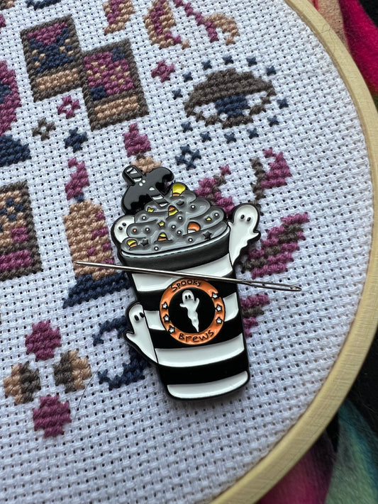 Spooky Brews magnetic needle minder