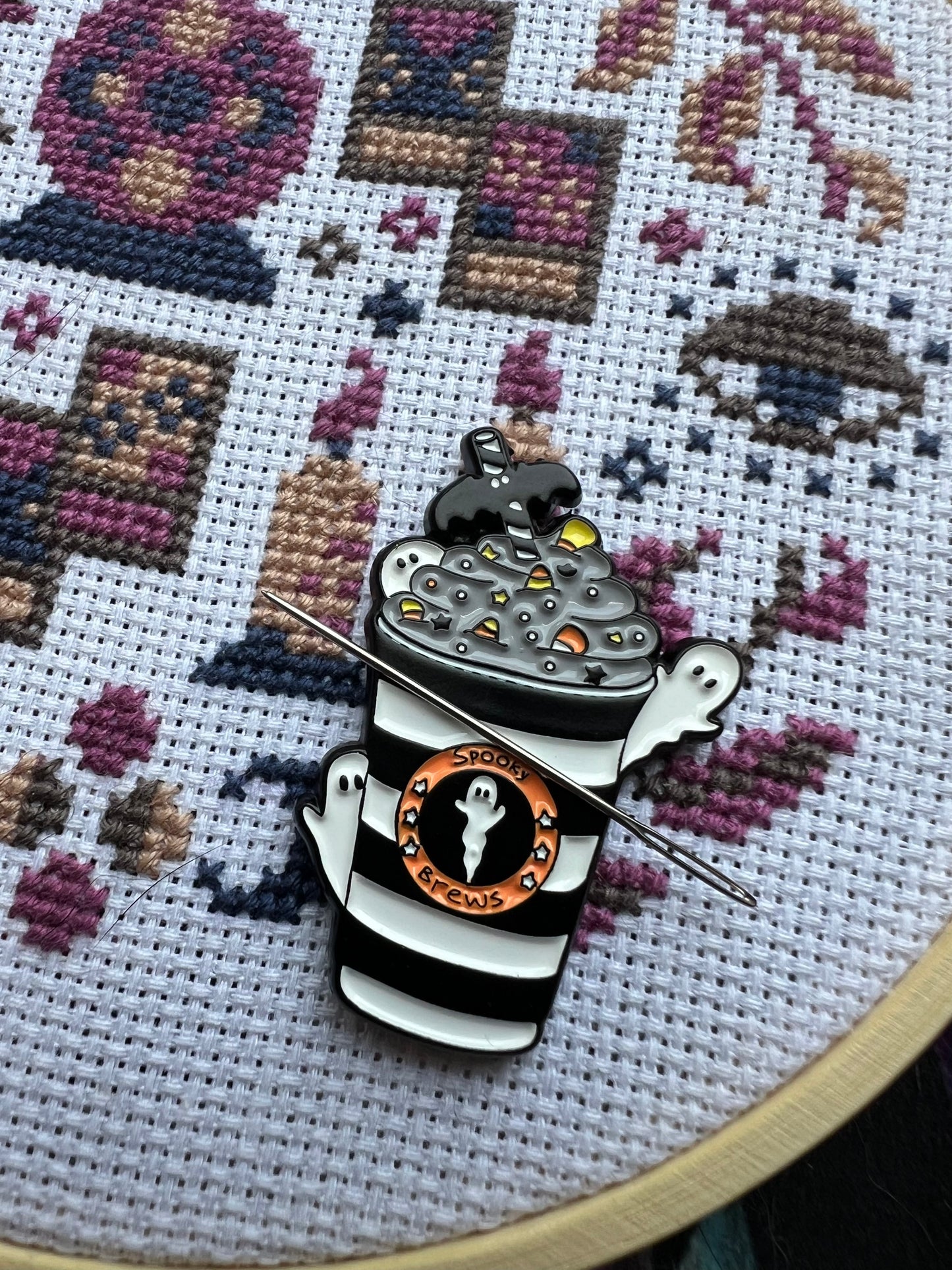 Spooky Brews magnetic needle minder