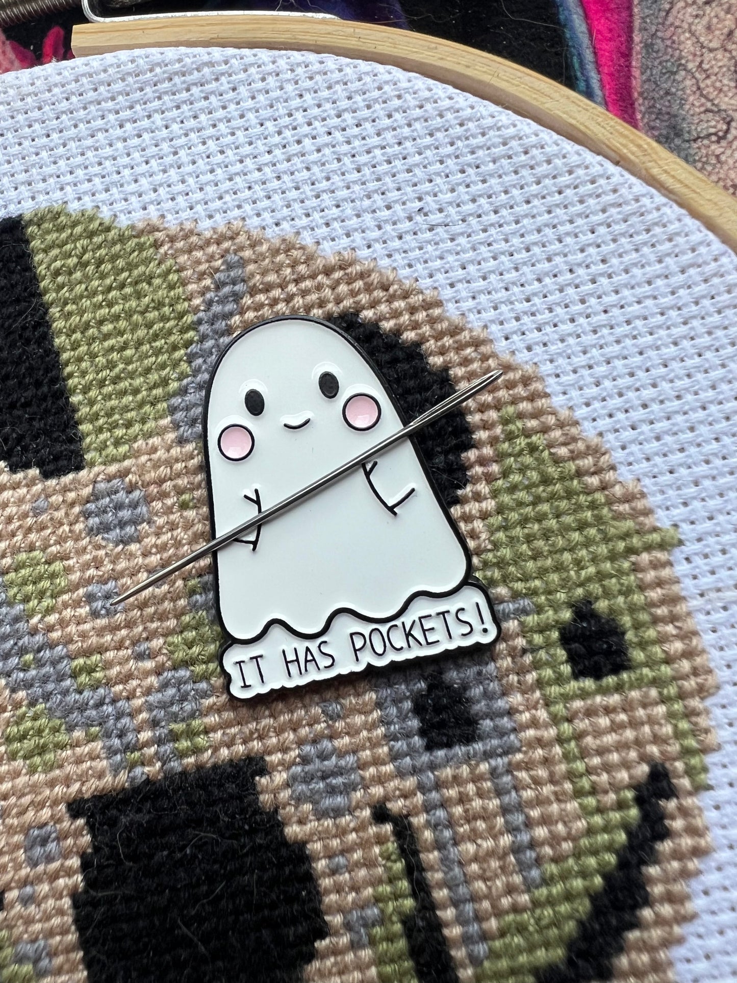 It Has Pockets Ghost magnetic needle minder
