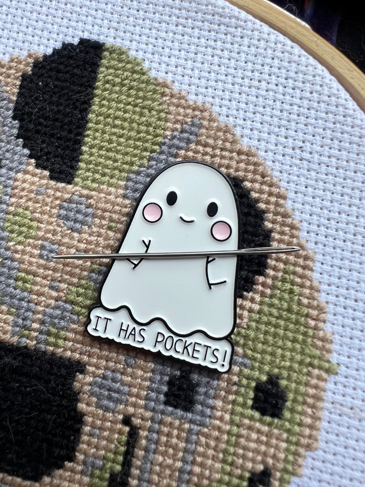 It Has Pockets Ghost magnetic needle minder