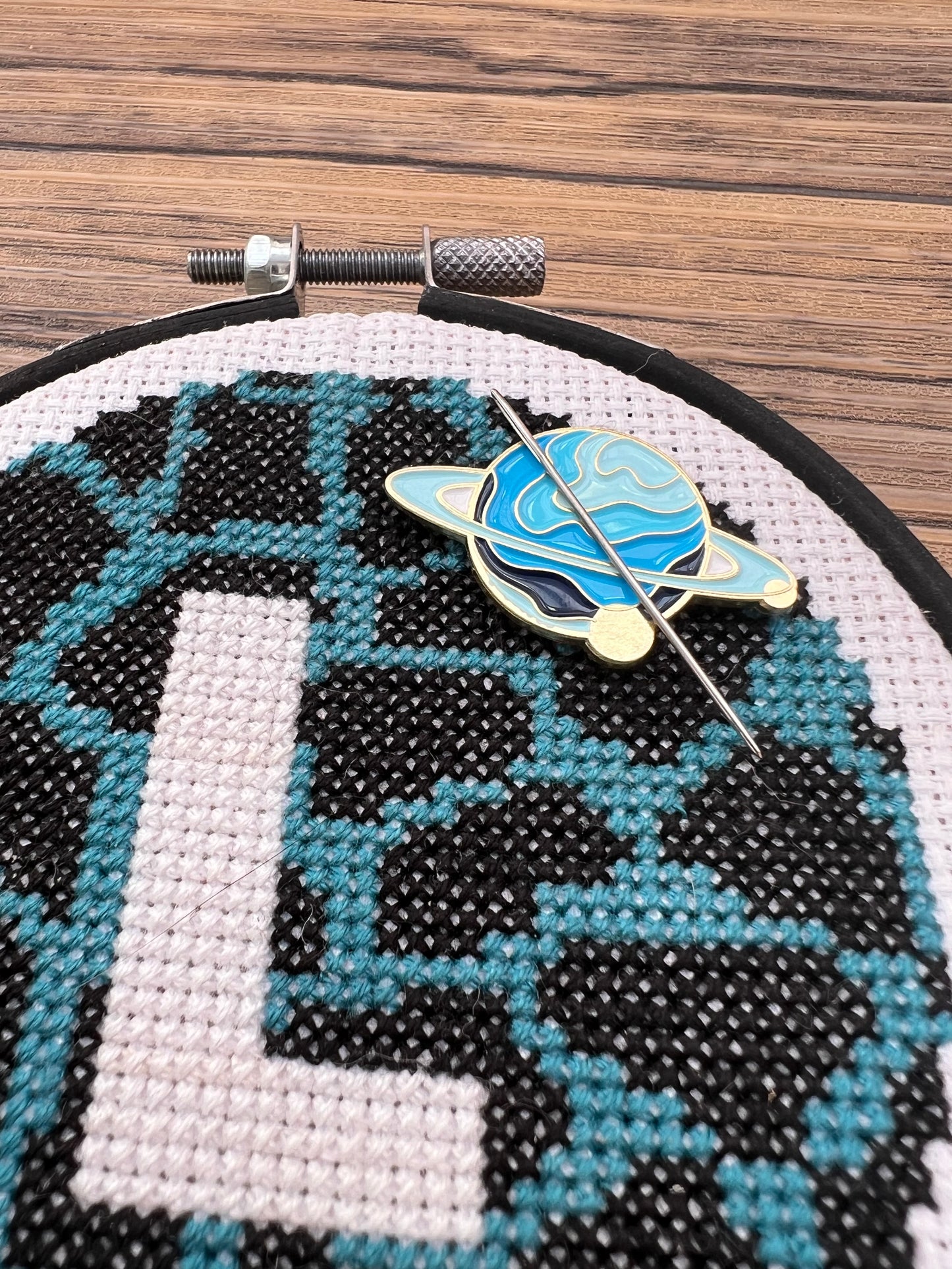 Blue planet magnetic needle minder