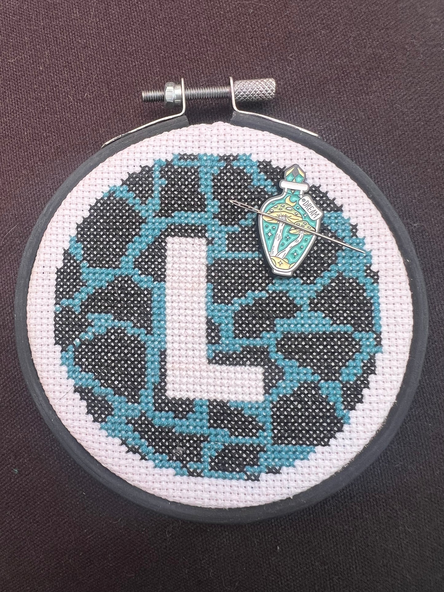 Teal potion magnetic needle minder