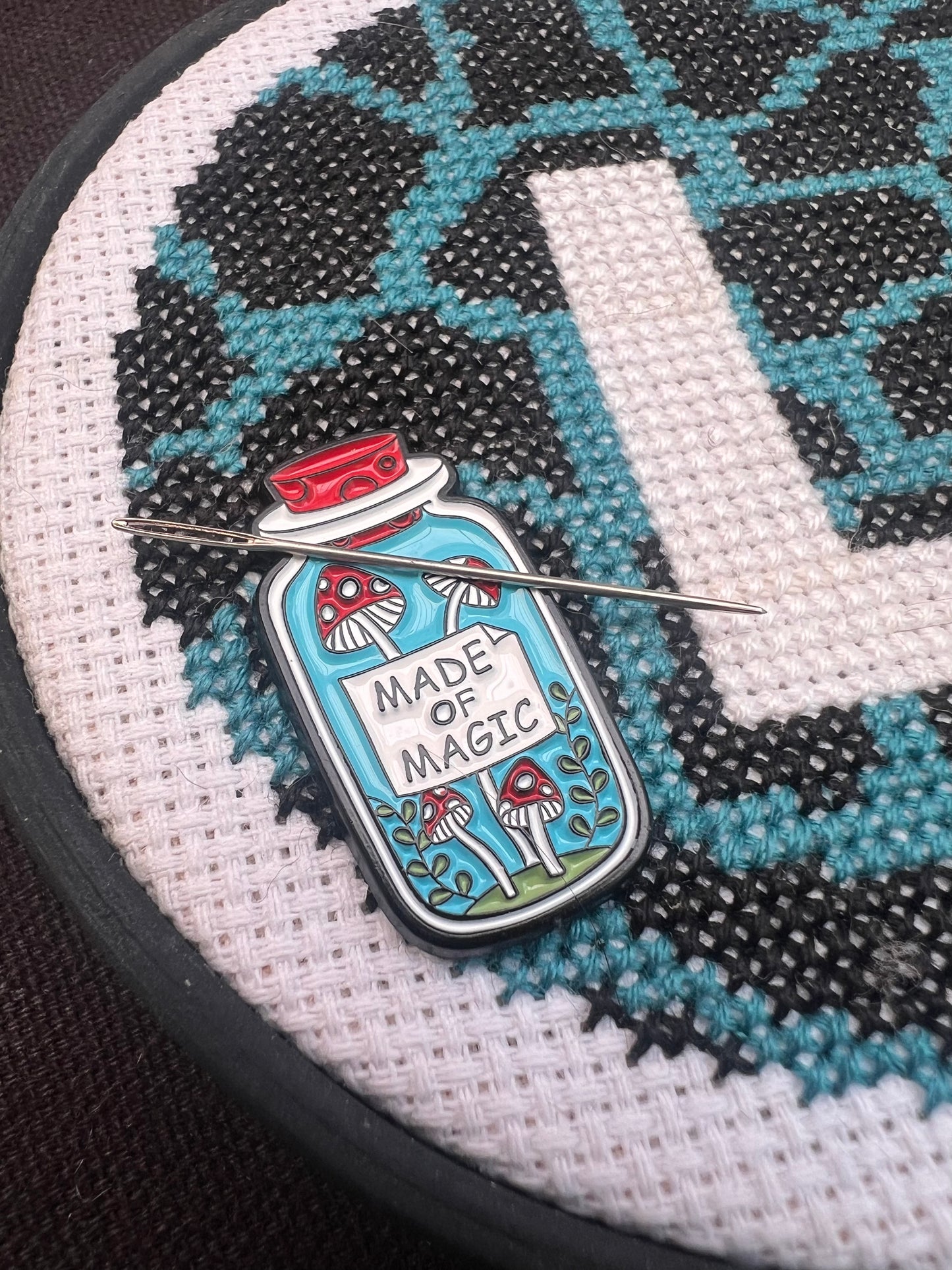 Blue potion magnetic needle minder