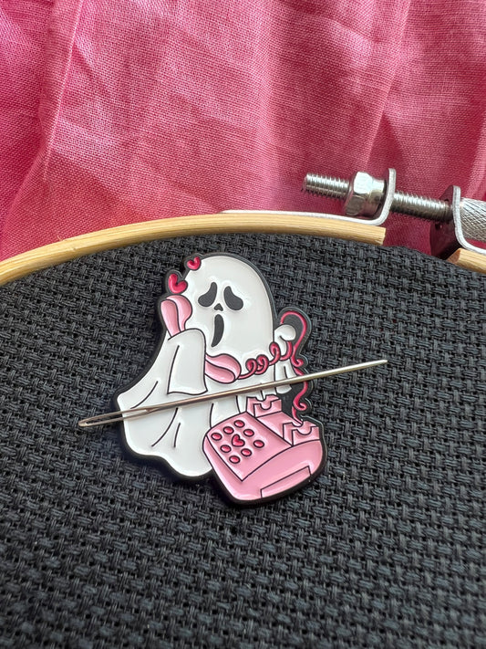 Scream magnetic needle minder