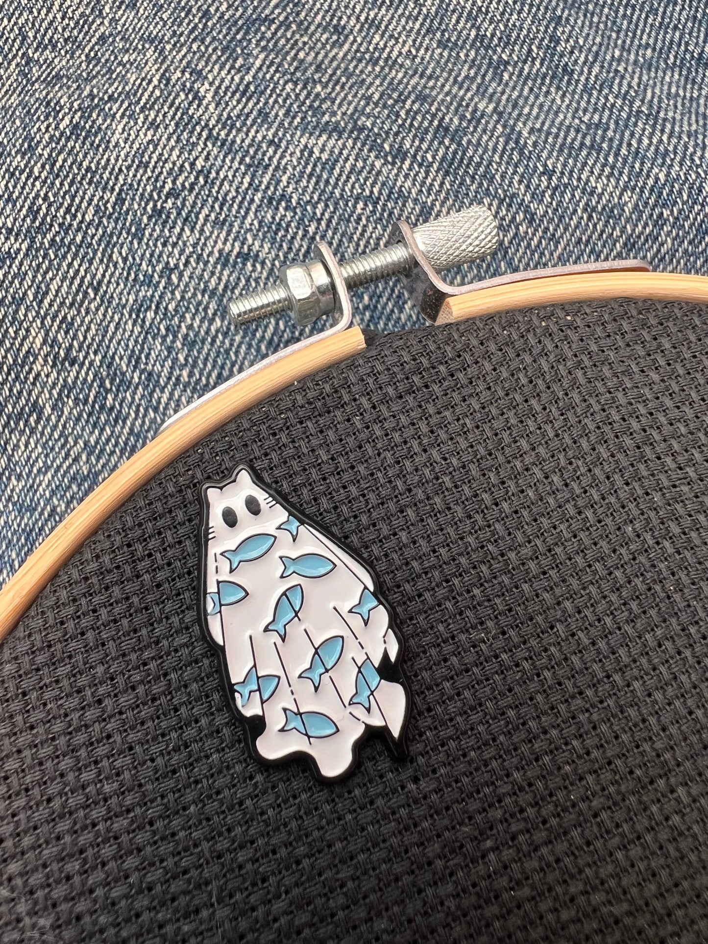 Cat Fish magnetic needle minder