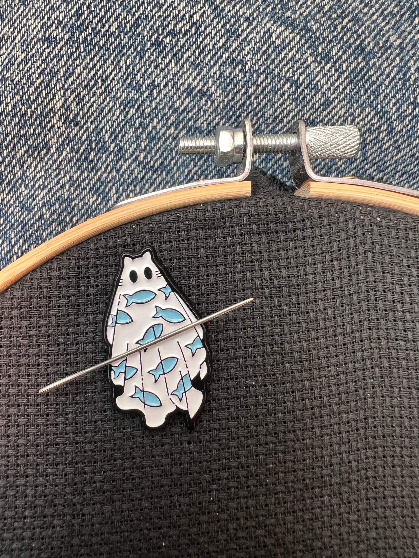 Cat Fish magnetic needle minder