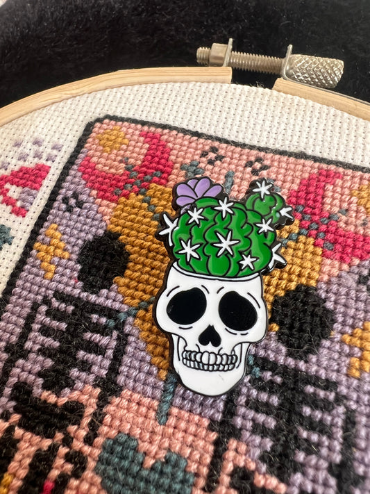 Skull Cactus magnetic needle minder