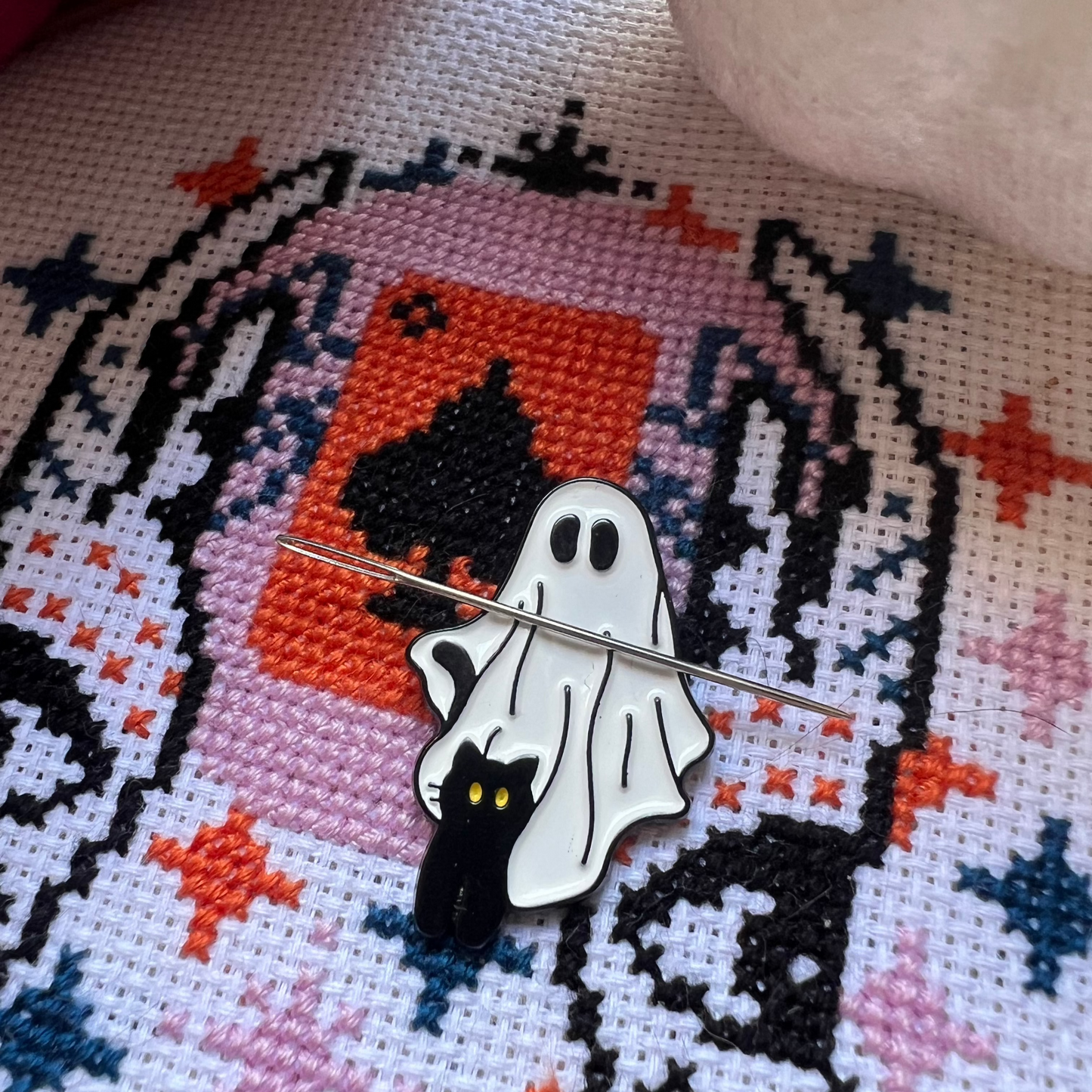 Ghost Cat 1 magnetic needle minder