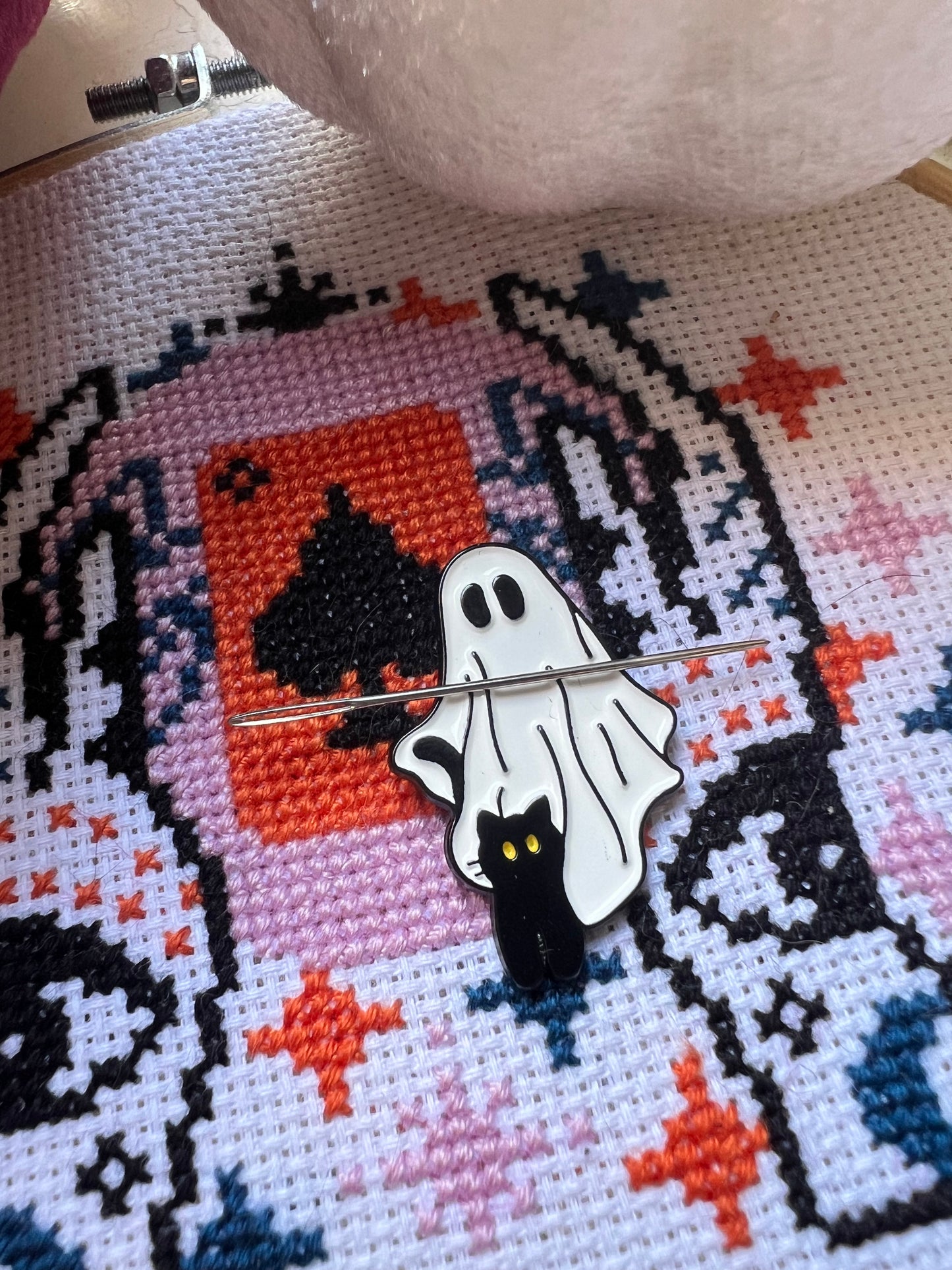 Ghost Cat 1 magnetic needle minder