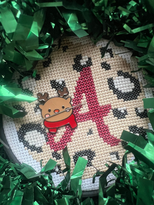 Christmas reindeer magnetic needle minder