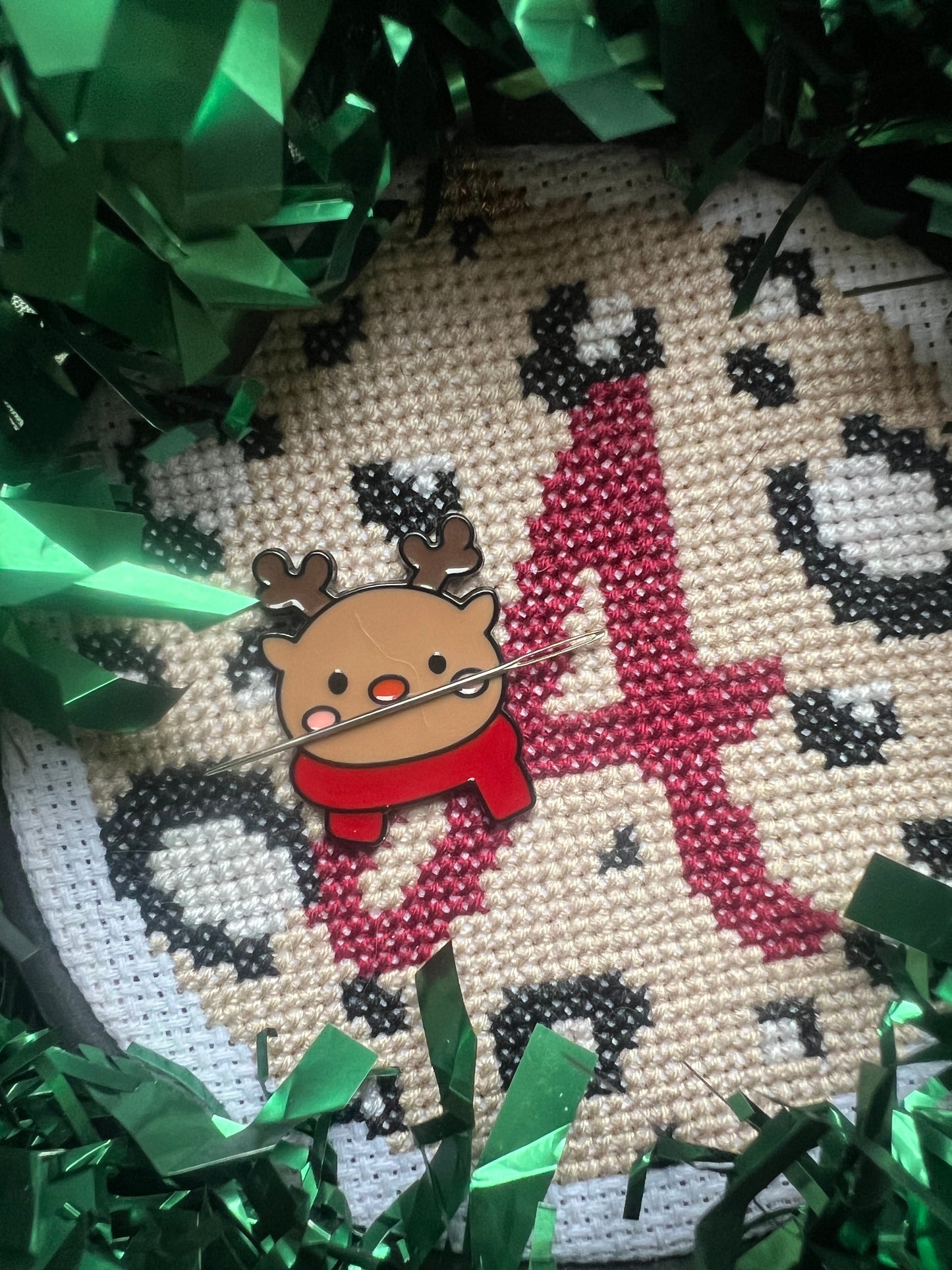 Christmas reindeer magnetic needle minder