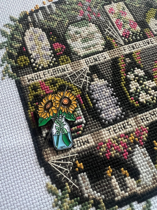 Sunflowers magnetic needle minder