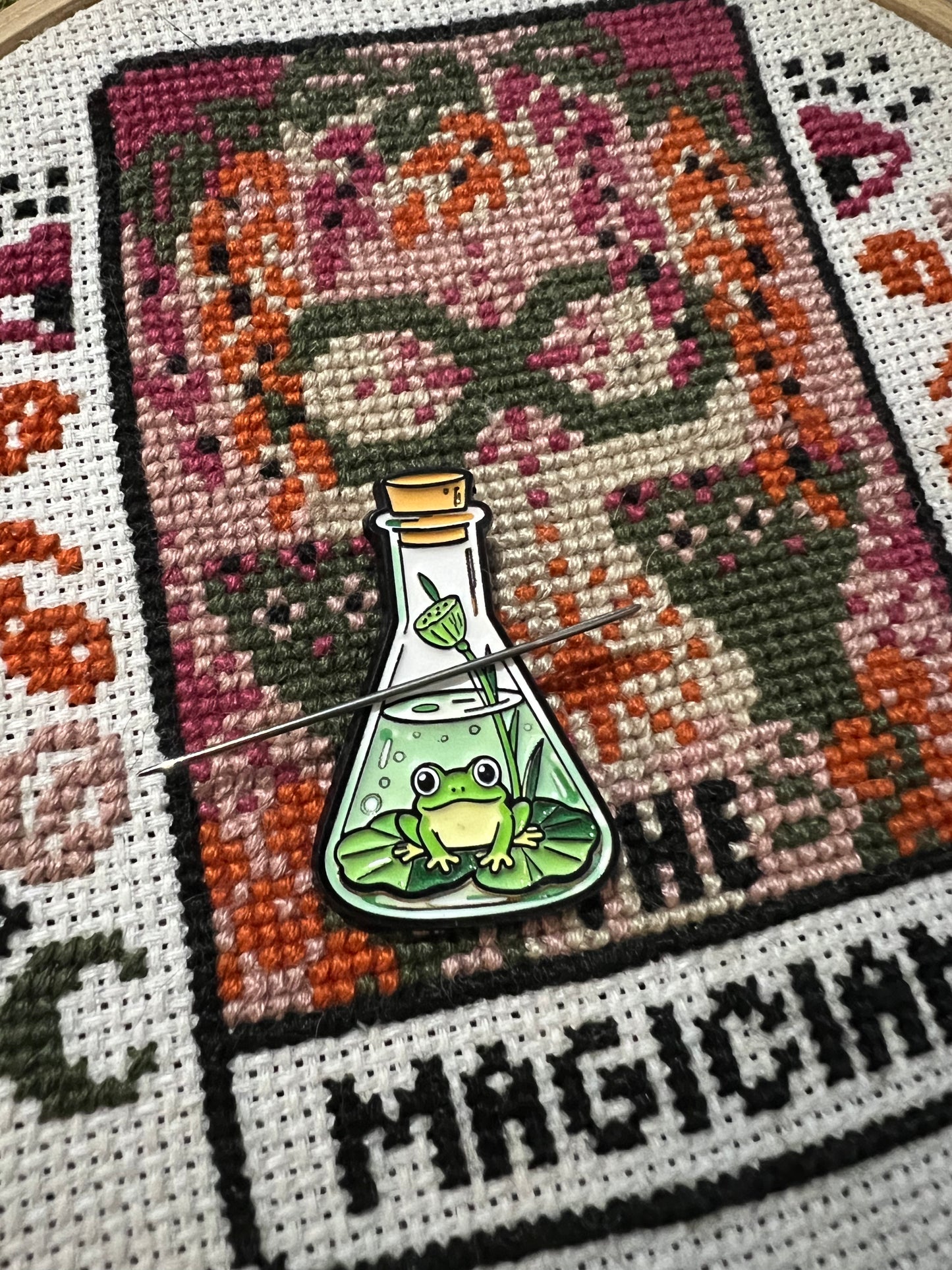 Frog Potion magnetic needle minder
