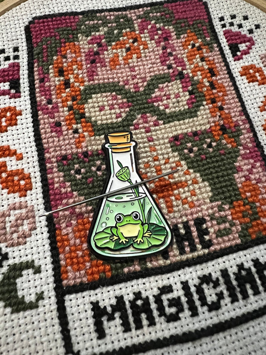 Frog Potion magnetic needle minder