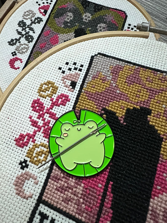 Lily Pad Frog magnetic needle minder