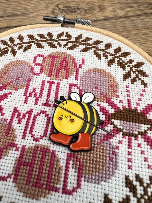 Bumblebee magnetic needle minder