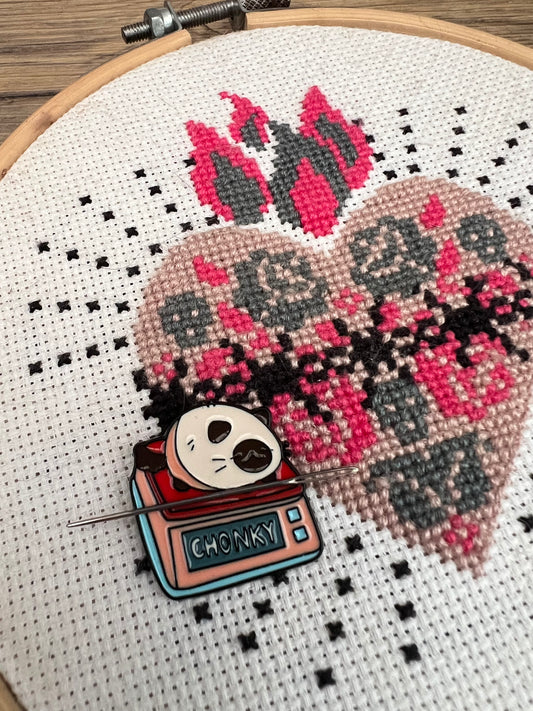 Chonky Cat magnetic needle minder