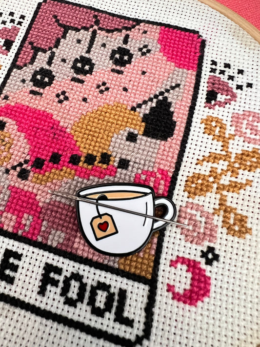 Cuppa magnetic needle minder
