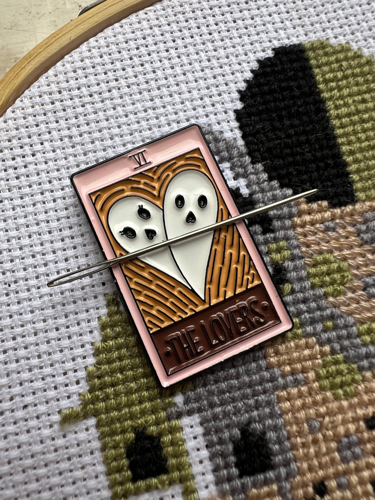 The Lovers magnetic needle minder