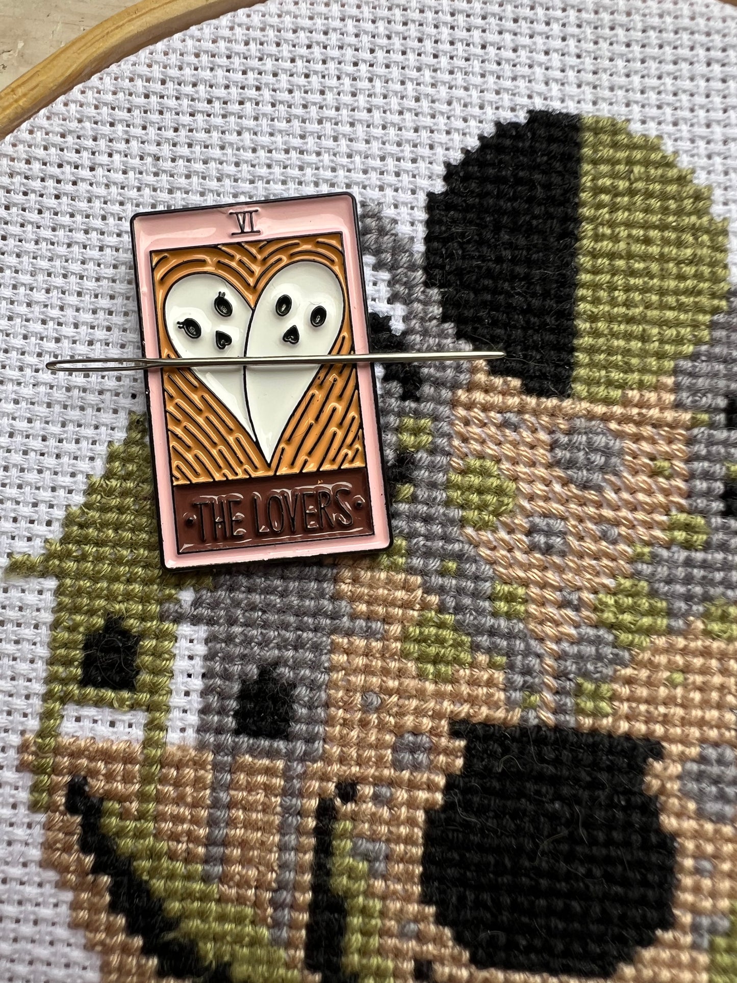 The Lovers magnetic needle minder