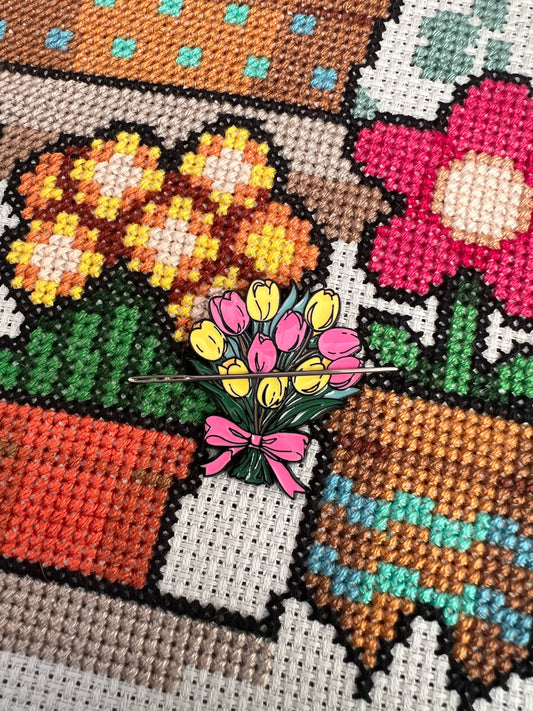 Tulip Bouquet magnetic needle minder