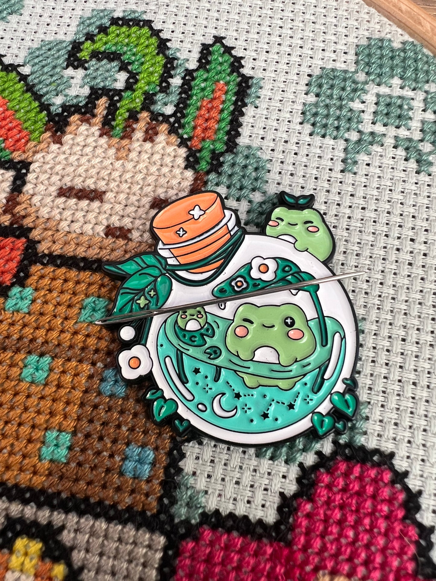 Frog Potion magnetic needle minder